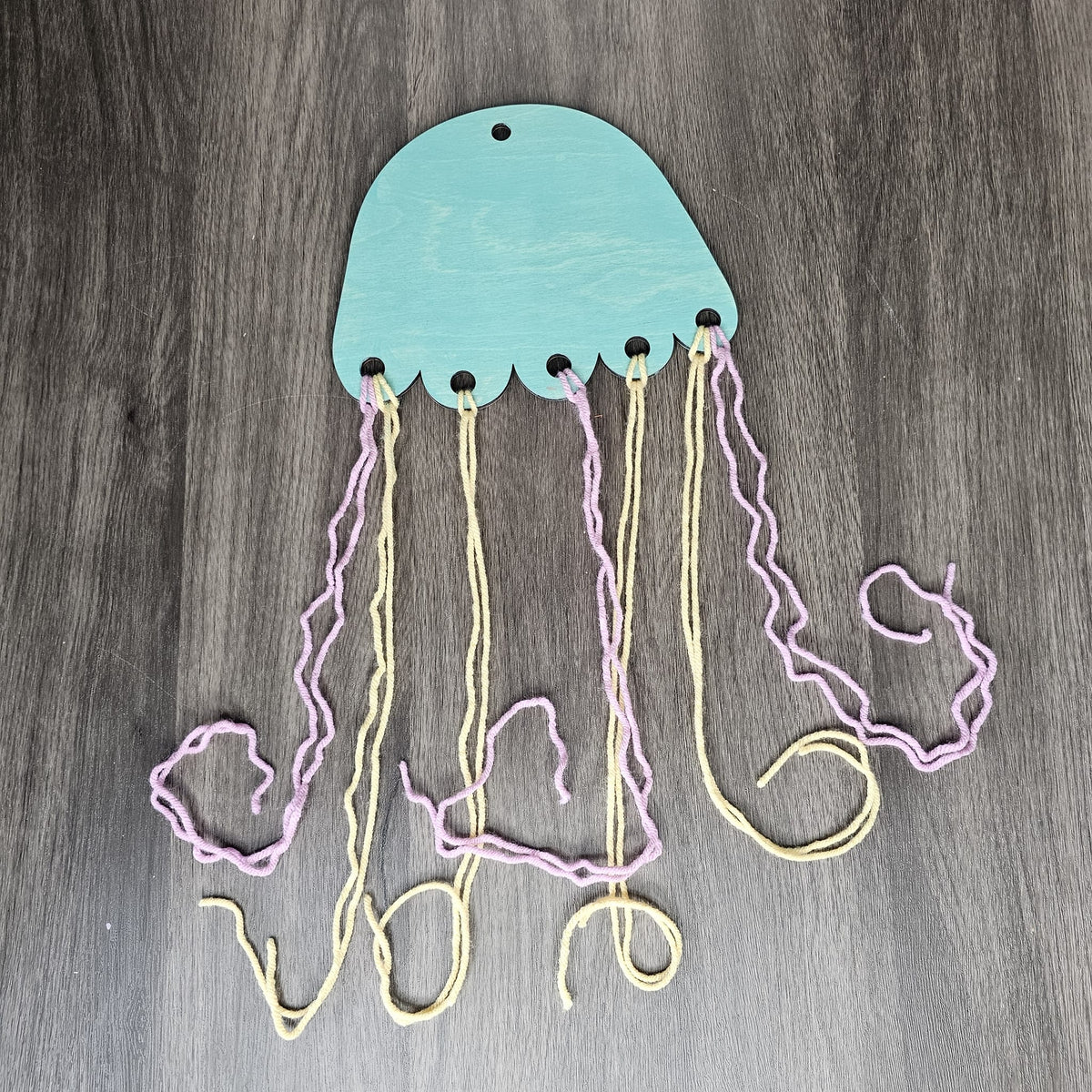 Jellyfish With Yarn - P014104