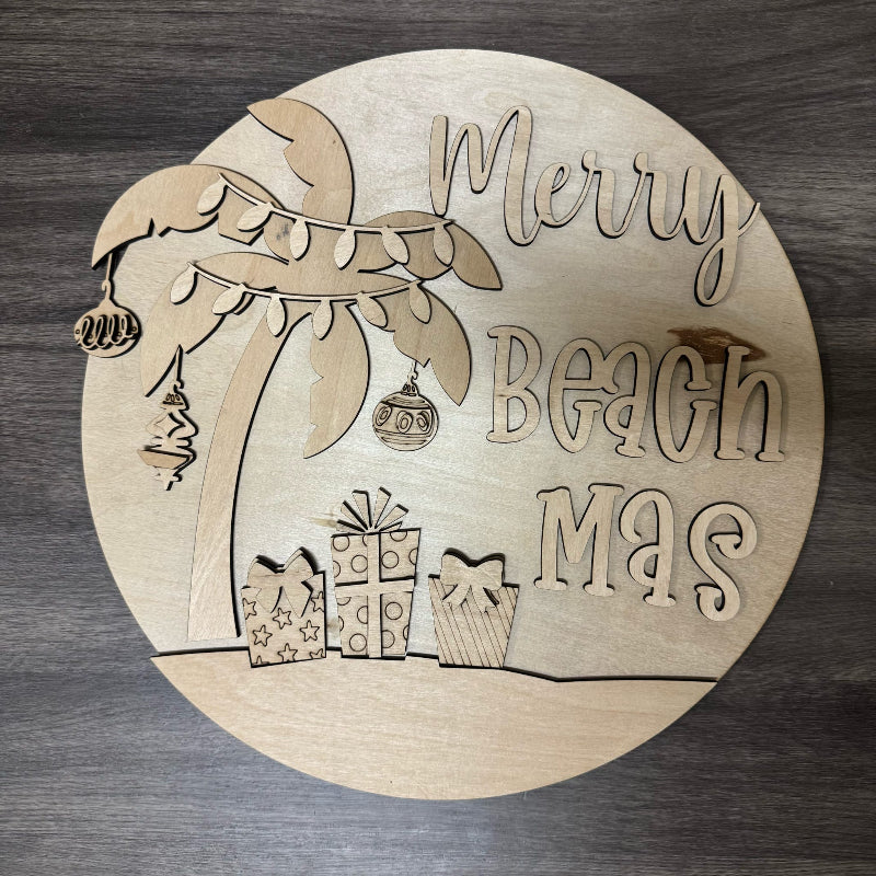 Wooden round decoration with 'Merry Beach Mas' text, palm tree, and presents on a wooden background.