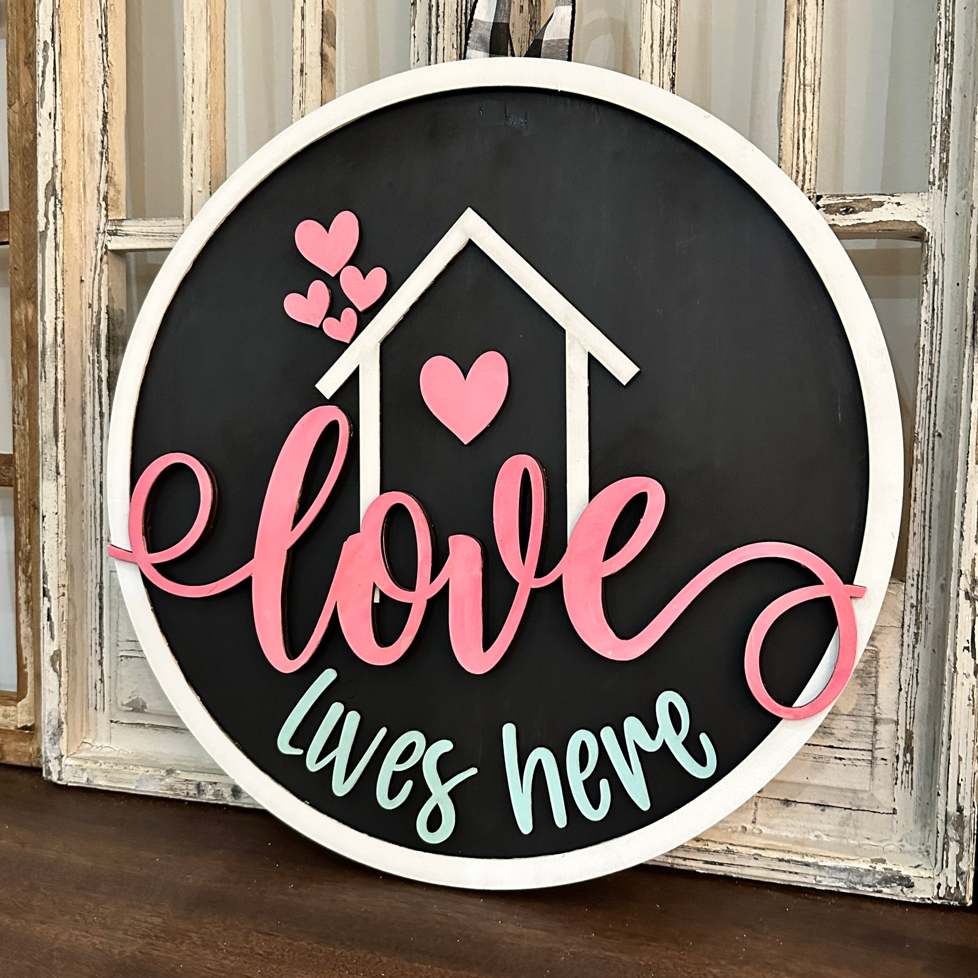 Love Lives Here: Round Design - Paisley Grace Makery