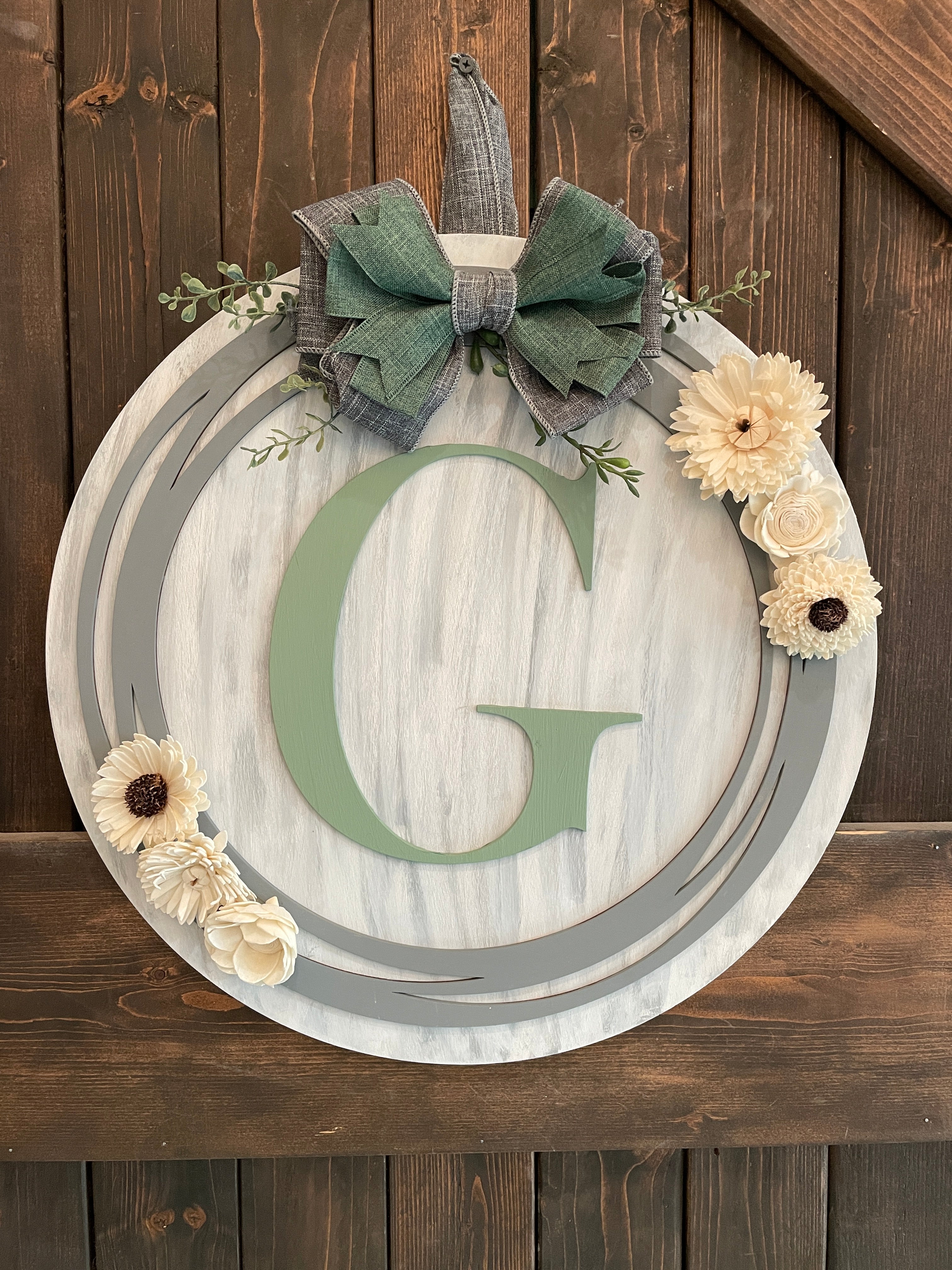 Monogram in Circle: 3D CIRCLE DOOR HANGER DESIGN - Paisley Grace Makery