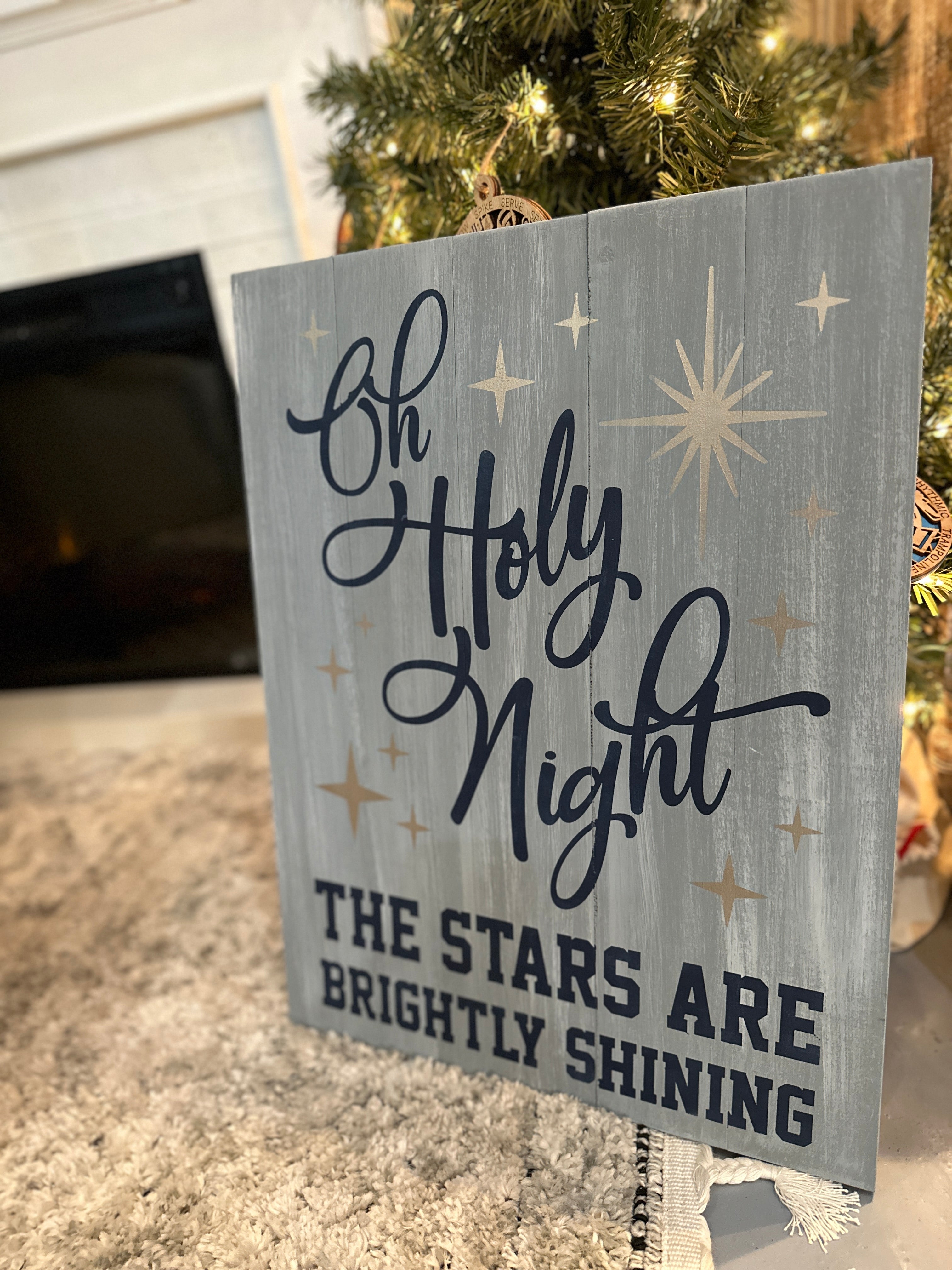 O Holy Night The Stars are Brightly Shining: Signature Design - Paisley Grace Makery