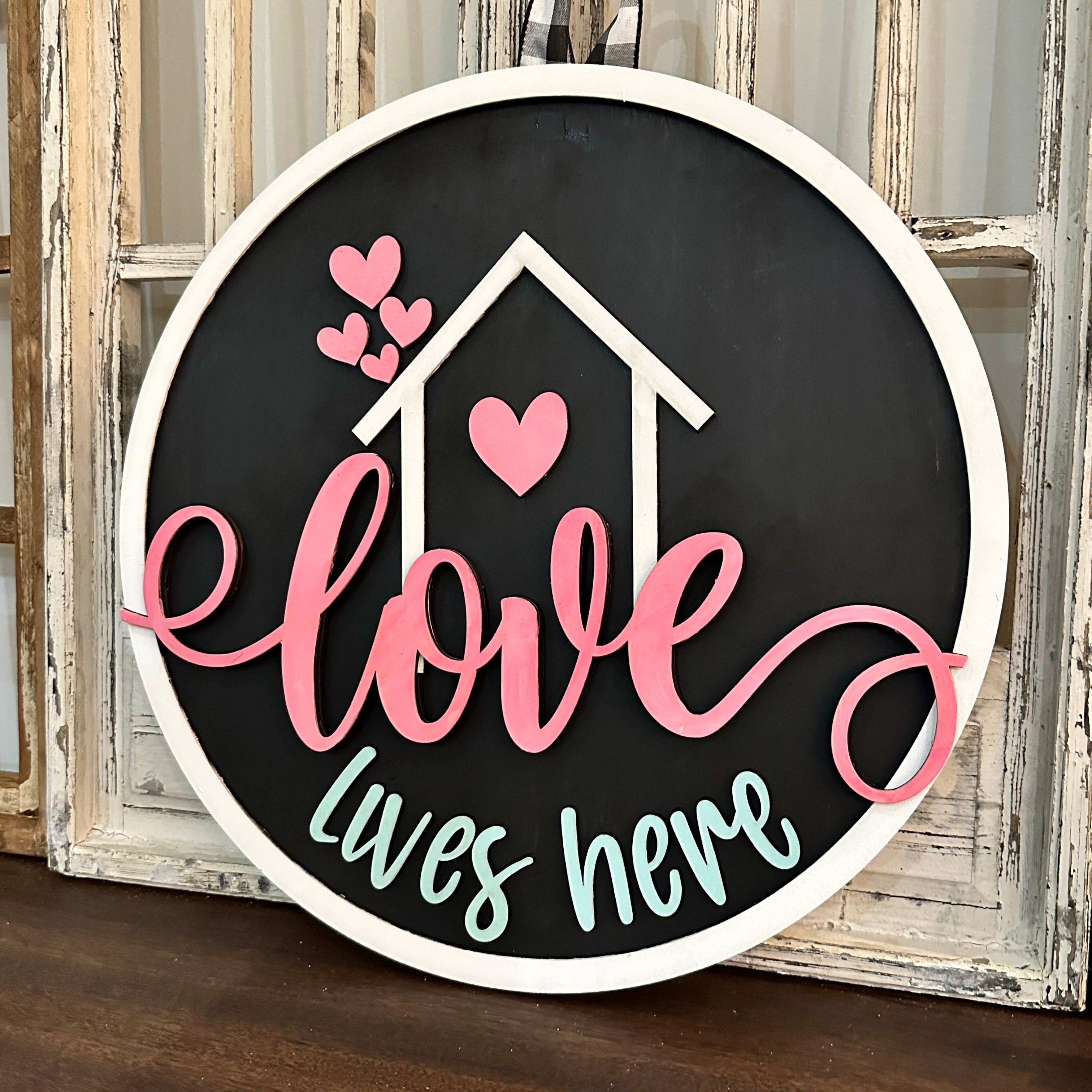 PAINTED LOVE LIVES HERE DOOR HANGER - Paisley Grace Makery